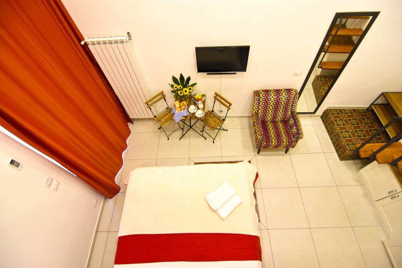 Ninarella Napoli Bed & Breakfast Bagian luar foto