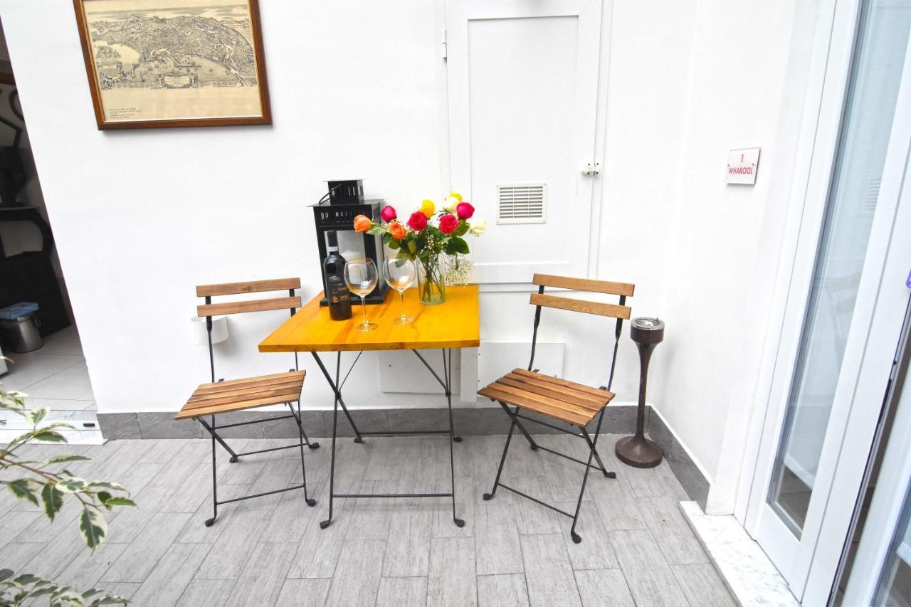 Ninarella Napoli Bed & Breakfast Bagian luar foto