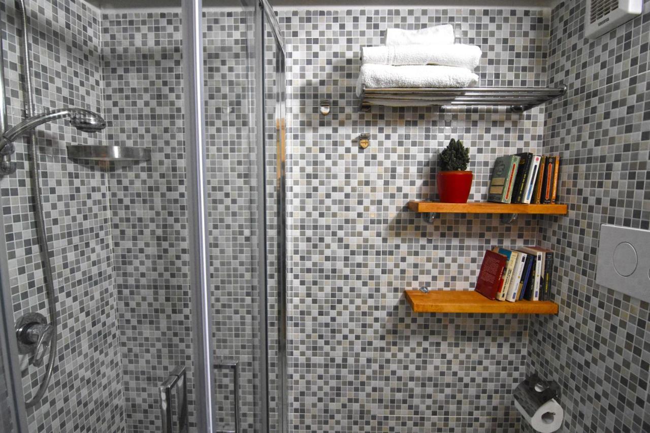 Ninarella Napoli Bed & Breakfast Bagian luar foto